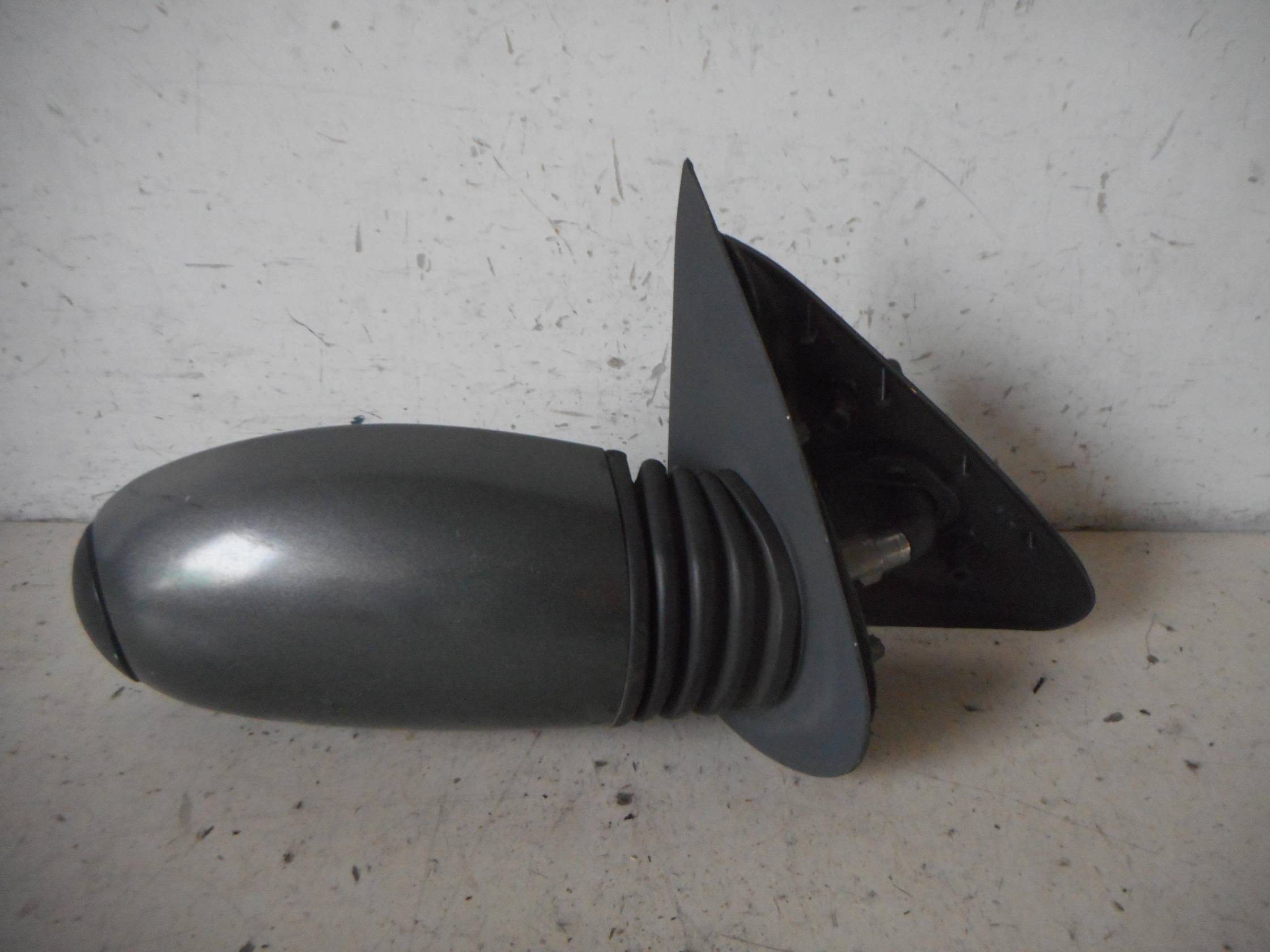 Retrovisore est. dx.